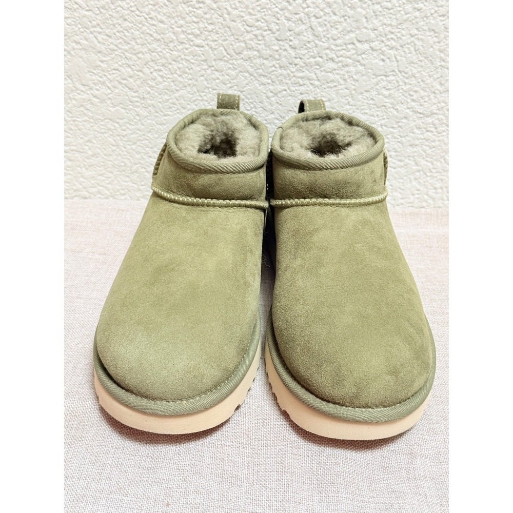 Ugg Sz 10 Classic Utra Mini shearling boot $165